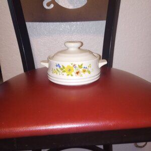 Vintage stoneware sweet flowers baked serve and store baking casserole